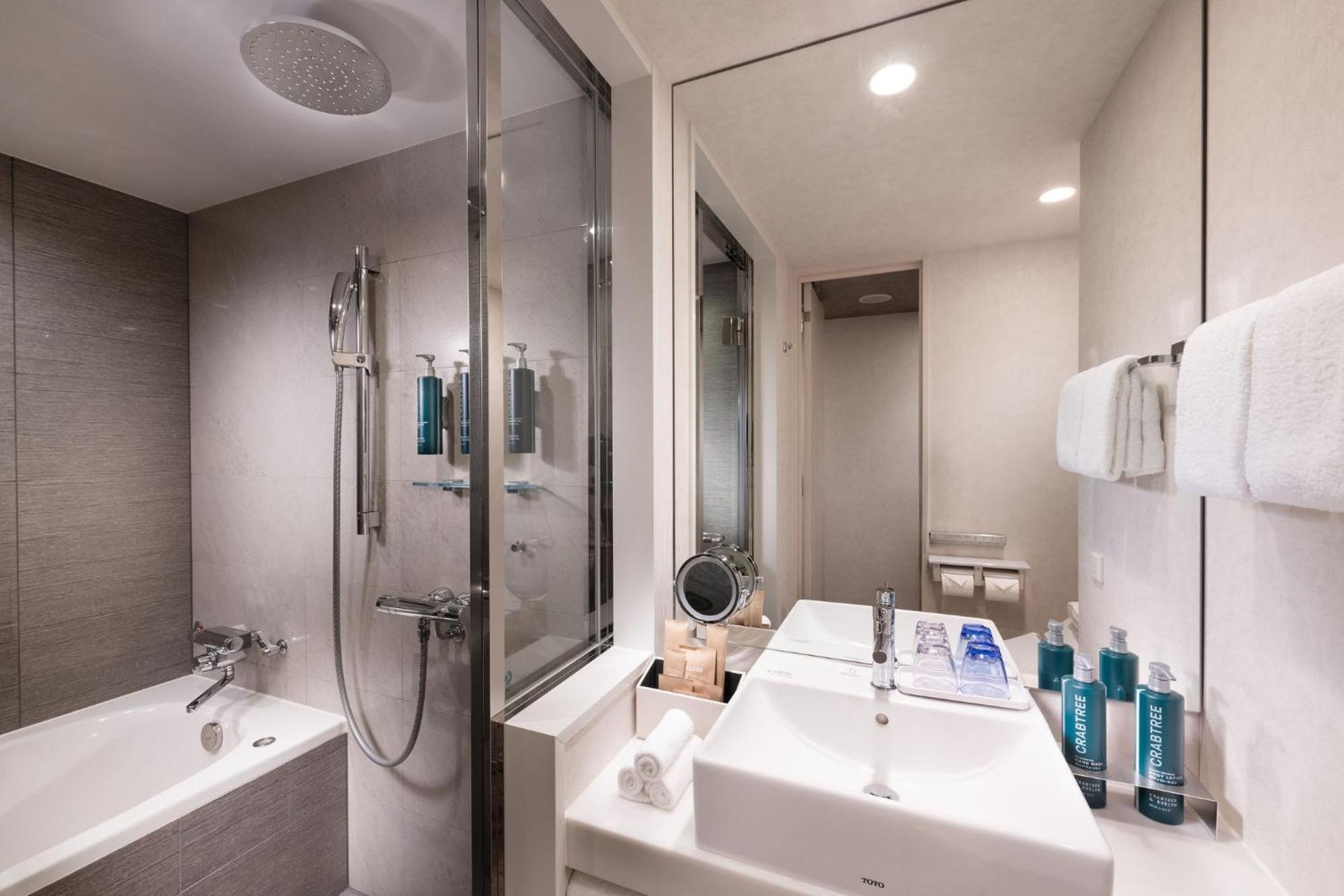 Отель Doubletree By Hilton Tokyo Ariake Экстерьер фото